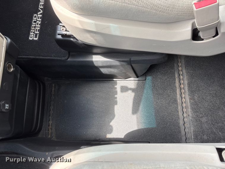 image for item DO5248 2015 Dodge Grand Caravan van