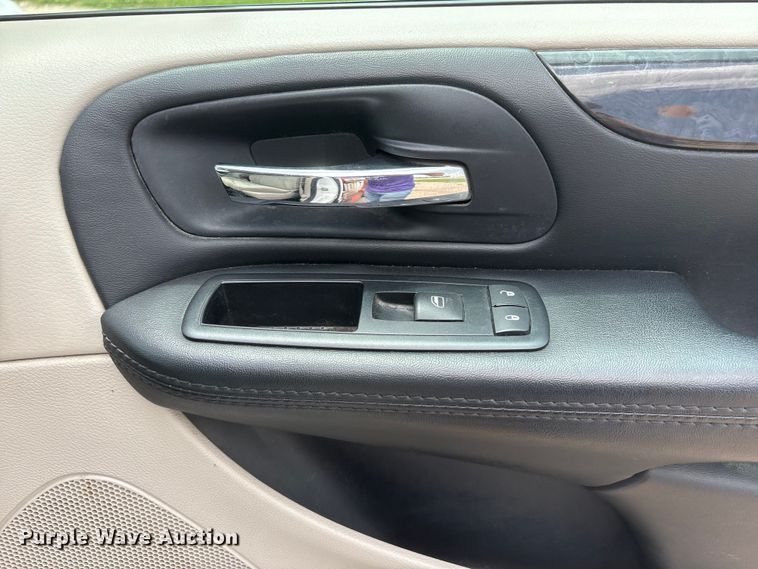 image for item DO5248 2015 Dodge Grand Caravan van