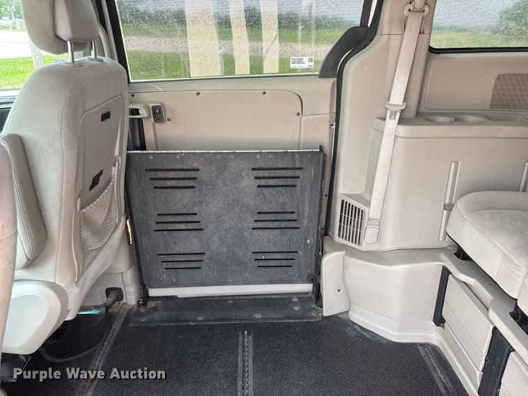 image for item DO5248 2015 Dodge Grand Caravan van