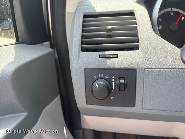image for item DO5249 2009 Dodge Grand Caravan van