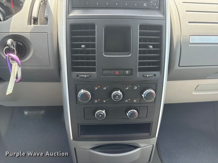 image for item DO5249 2009 Dodge Grand Caravan van