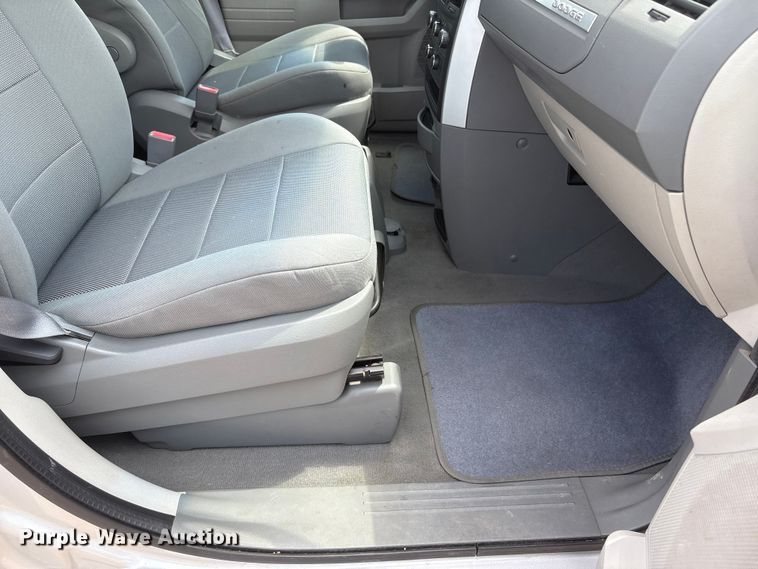 image for item DO5249 2009 Dodge Grand Caravan van