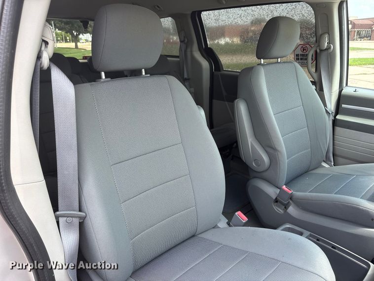 image for item DO5249 2009 Dodge Grand Caravan van