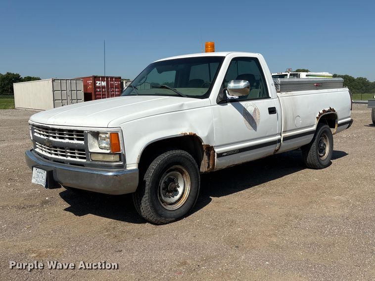 2000 Chevrolet C3500 pickup truck