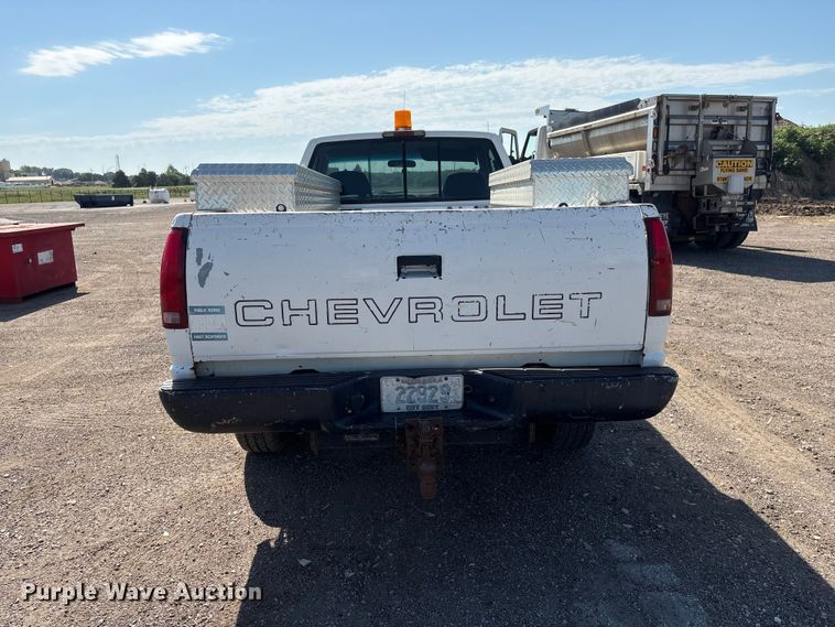 image for item DO5268 2000 Chevrolet C3500 pickup truck