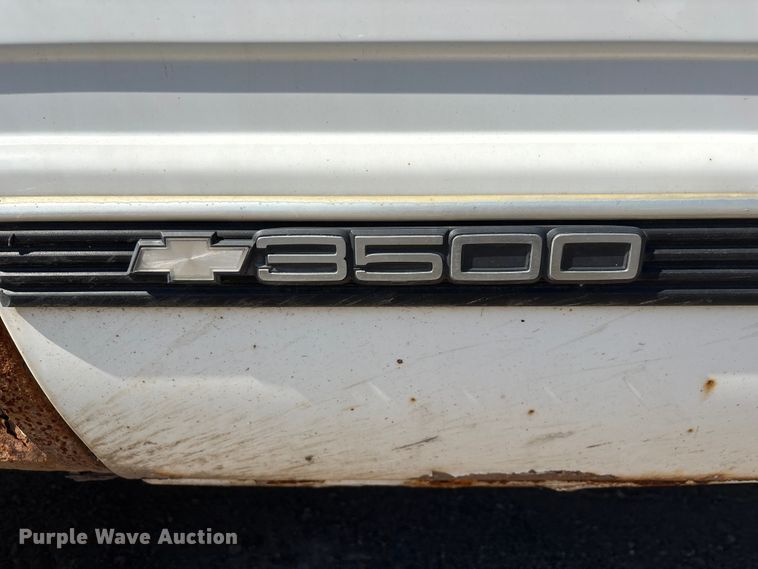 image for item DO5268 2000 Chevrolet C3500 pickup truck