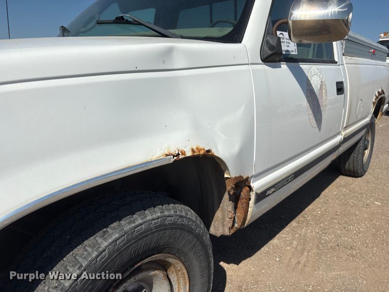 image for item DO5268 2000 Chevrolet C3500 pickup truck