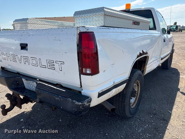 image for item DO5268 2000 Chevrolet C3500 pickup truck