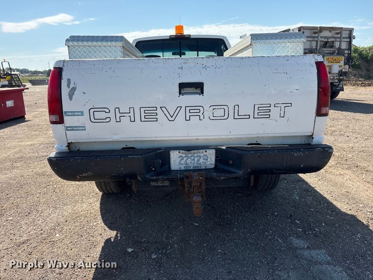 image for item DO5268 2000 Chevrolet C3500 pickup truck