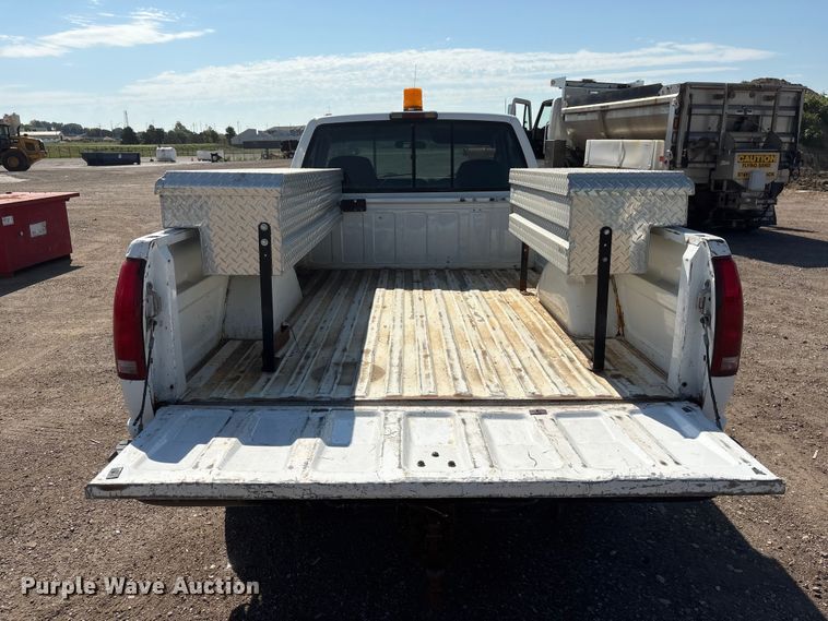 image for item DO5268 2000 Chevrolet C3500 pickup truck