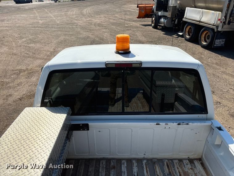 image for item DO5268 2000 Chevrolet C3500 pickup truck