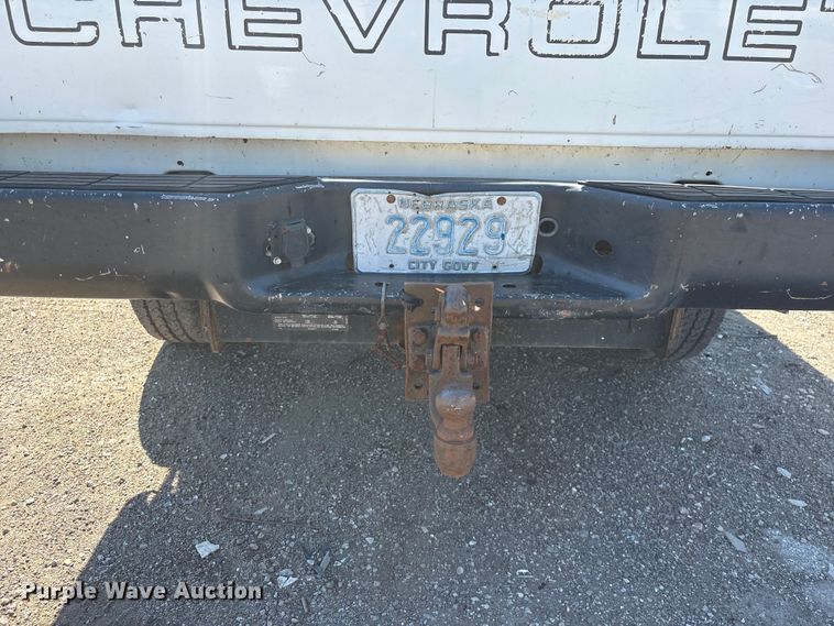 image for item DO5268 2000 Chevrolet C3500 pickup truck