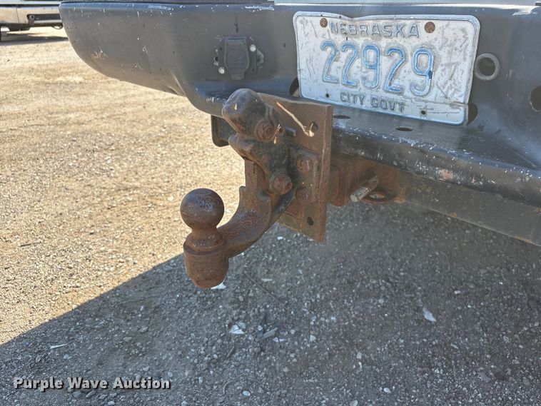 image for item DO5268 2000 Chevrolet C3500 pickup truck
