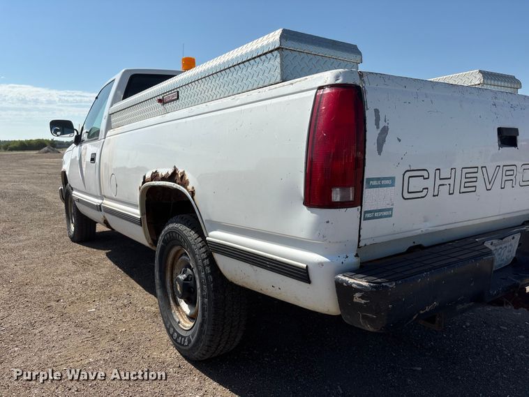 image for item DO5268 2000 Chevrolet C3500 pickup truck