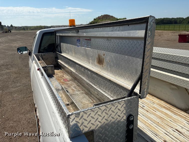 image for item DO5268 2000 Chevrolet C3500 pickup truck