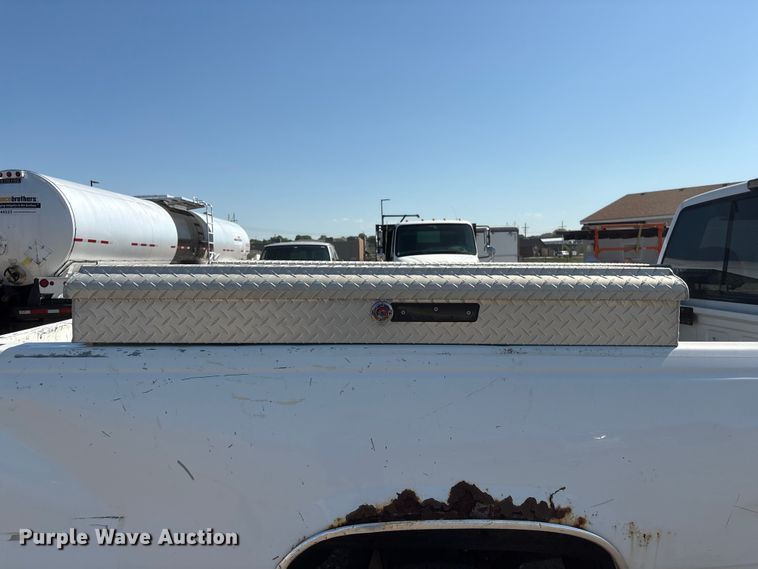 image for item DO5268 2000 Chevrolet C3500 pickup truck