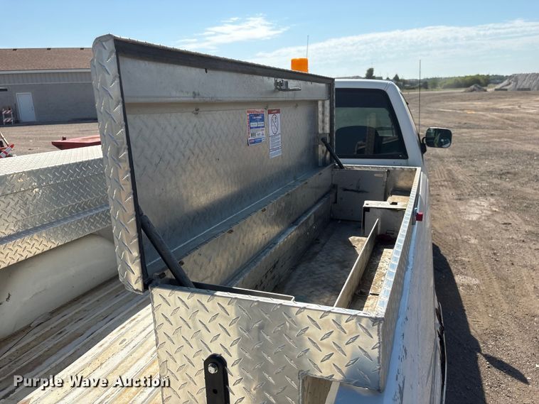 image for item DO5268 2000 Chevrolet C3500 pickup truck