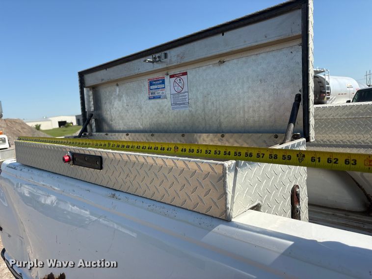 image for item DO5268 2000 Chevrolet C3500 pickup truck