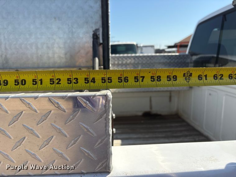 image for item DO5268 2000 Chevrolet C3500 pickup truck