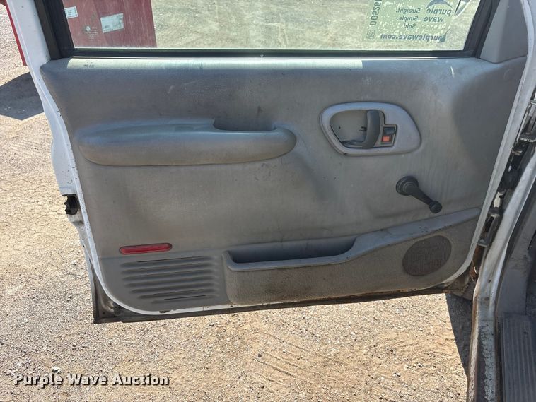 image for item DO5268 2000 Chevrolet C3500 pickup truck