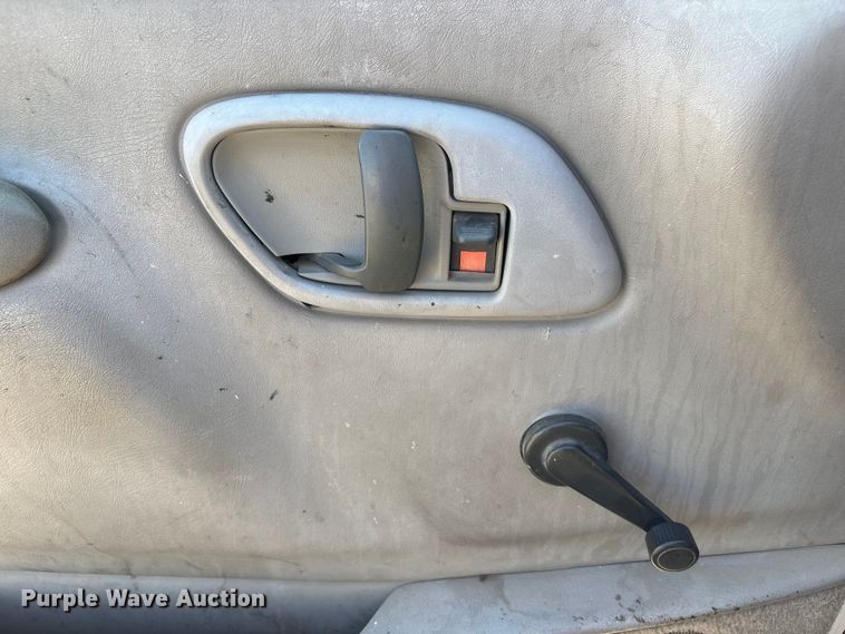image for item DO5268 2000 Chevrolet C3500 pickup truck