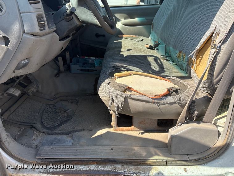 image for item DO5268 2000 Chevrolet C3500 pickup truck