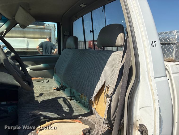 image for item DO5268 2000 Chevrolet C3500 pickup truck