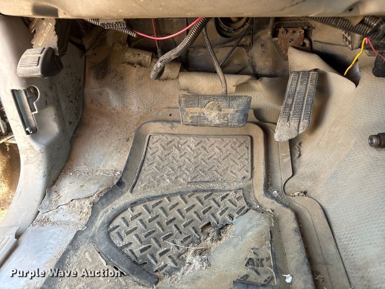image for item DO5268 2000 Chevrolet C3500 pickup truck