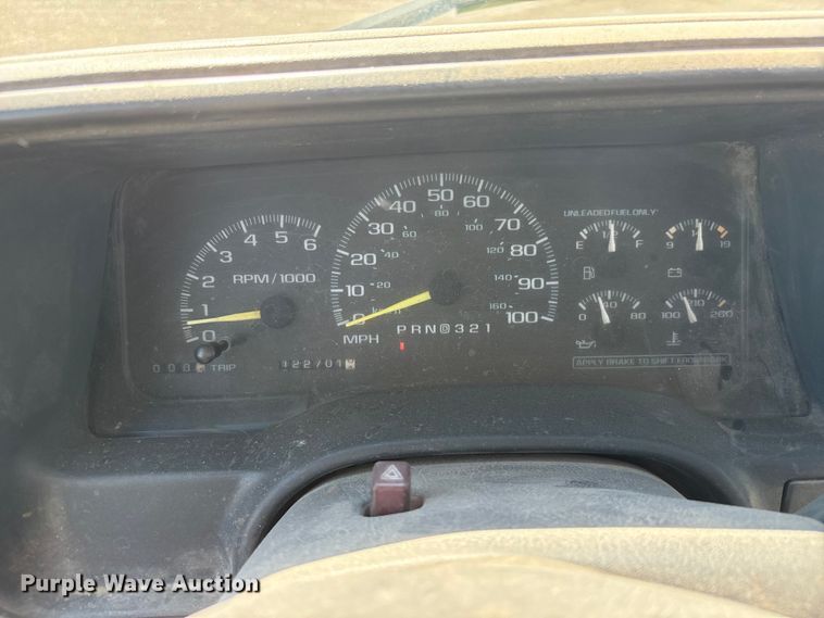 image for item DO5268 2000 Chevrolet C3500 pickup truck