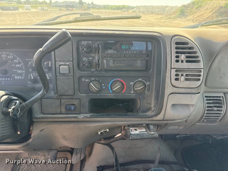 image for item DO5268 2000 Chevrolet C3500 pickup truck
