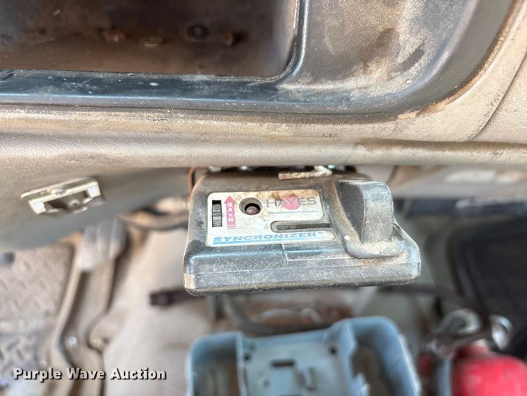 image for item DO5268 2000 Chevrolet C3500 pickup truck