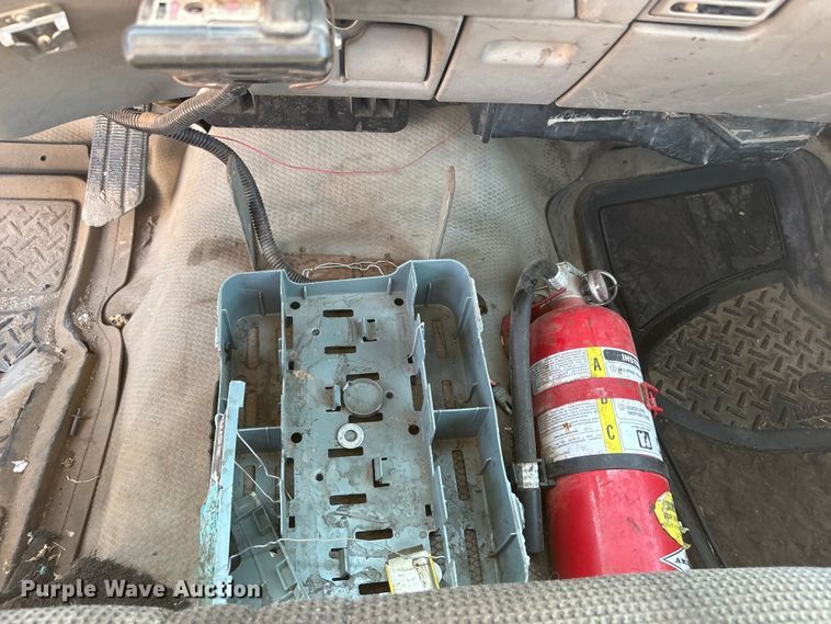 image for item DO5268 2000 Chevrolet C3500 pickup truck