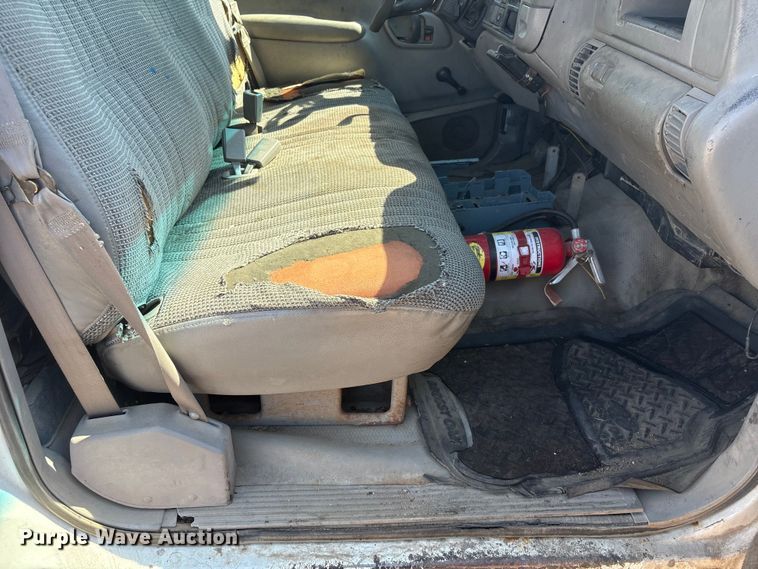 image for item DO5268 2000 Chevrolet C3500 pickup truck