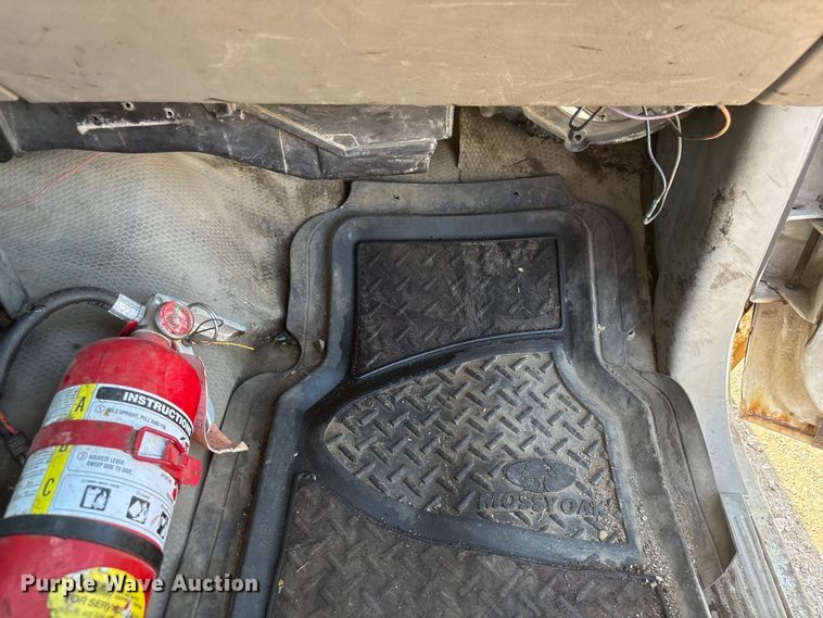 image for item DO5268 2000 Chevrolet C3500 pickup truck