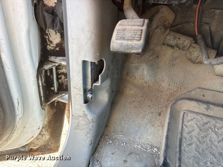 image for item DO5268 2000 Chevrolet C3500 pickup truck