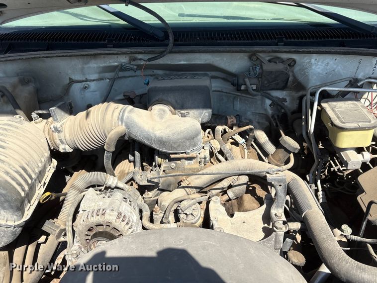 image for item DO5268 2000 Chevrolet C3500 pickup truck