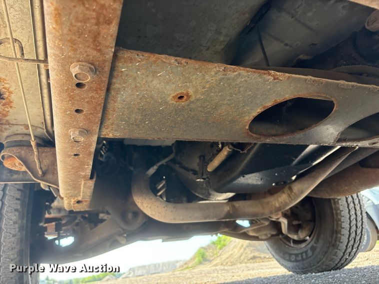 image for item DO5268 2000 Chevrolet C3500 pickup truck