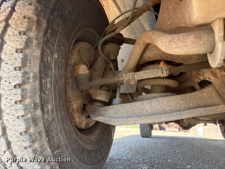 image for item DO5268 2000 Chevrolet C3500 pickup truck