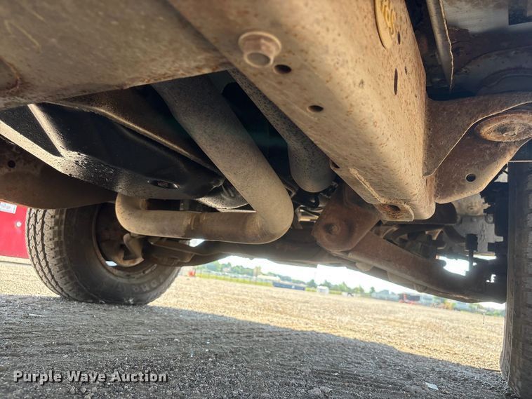 image for item DO5268 2000 Chevrolet C3500 pickup truck