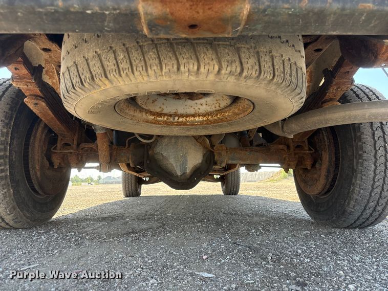 image for item DO5268 2000 Chevrolet C3500 pickup truck
