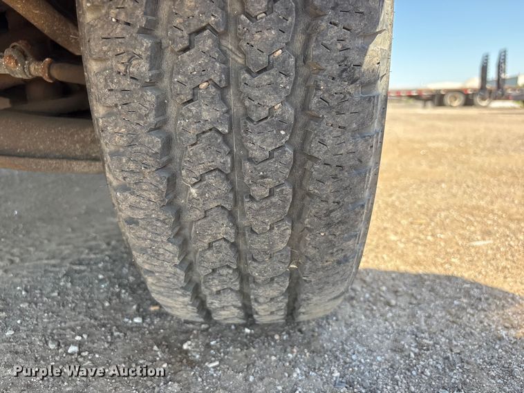 image for item DO5268 2000 Chevrolet C3500 pickup truck