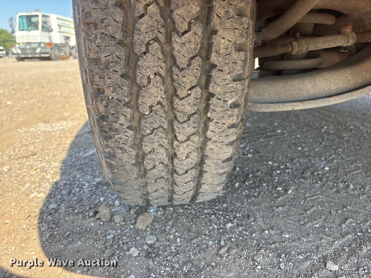 image for item DO5268 2000 Chevrolet C3500 pickup truck