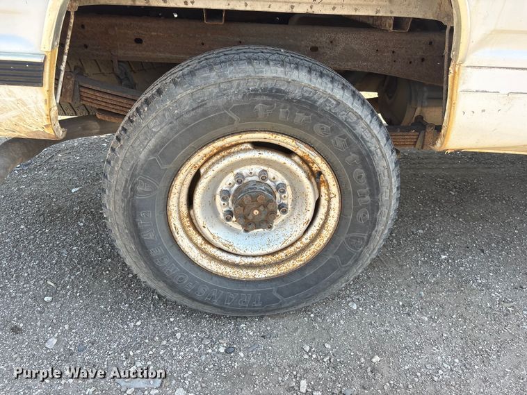 image for item DO5268 2000 Chevrolet C3500 pickup truck