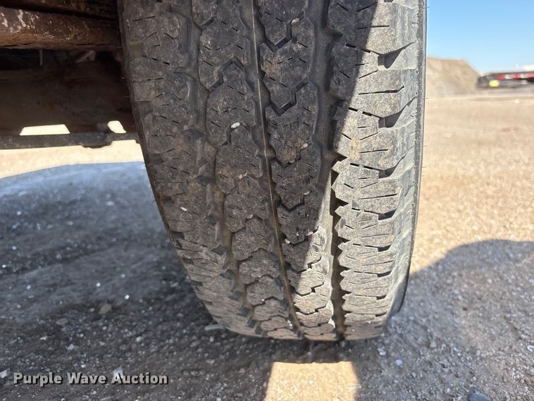image for item DO5268 2000 Chevrolet C3500 pickup truck