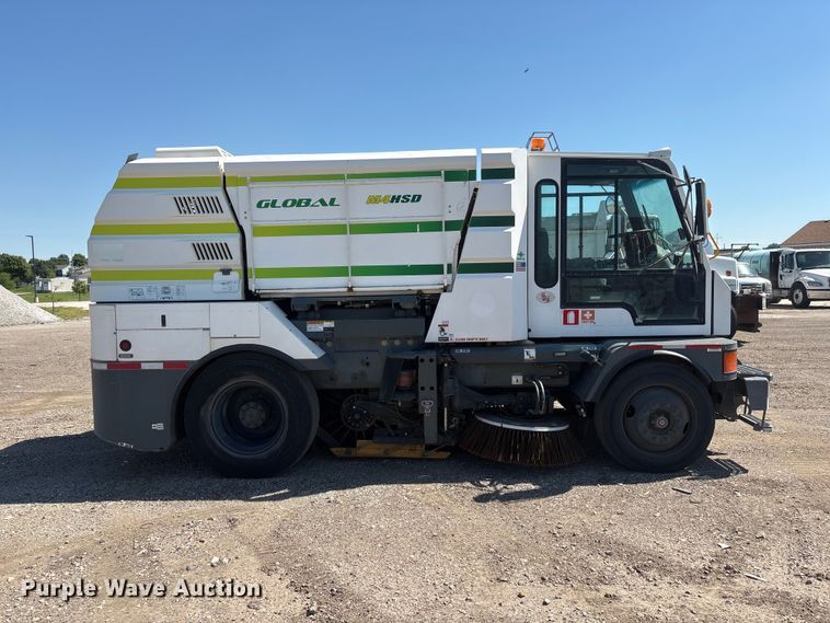 image for item DO5273 2019 Global M4HSD street sweeper truck