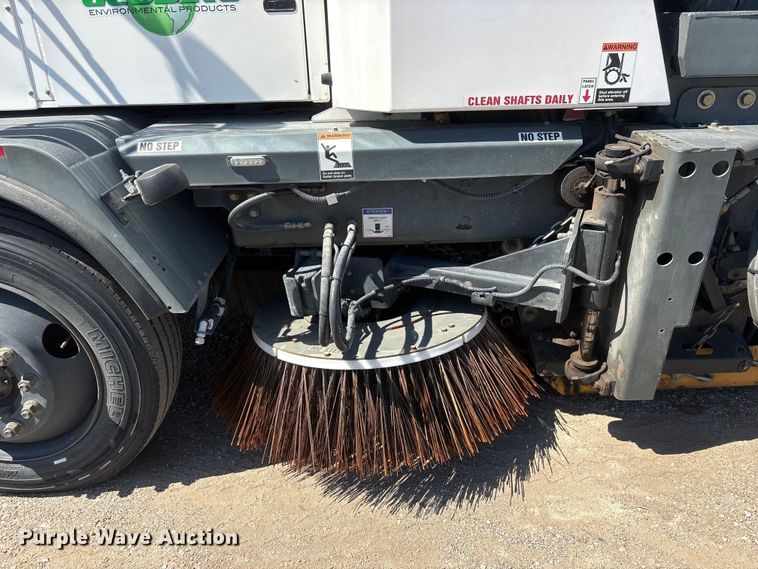 image for item DO5273 2019 Global M4HSD street sweeper truck