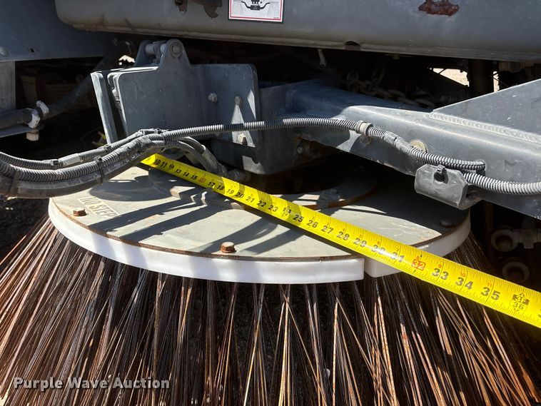 image for item DO5273 2019 Global M4HSD street sweeper truck