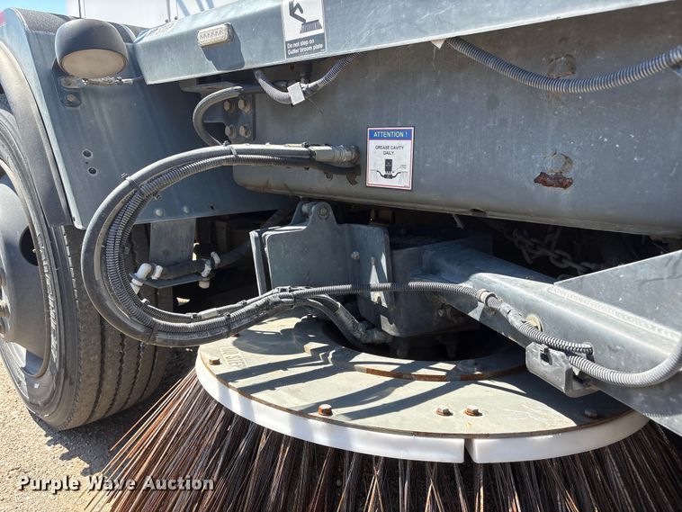 image for item DO5273 2019 Global M4HSD street sweeper truck