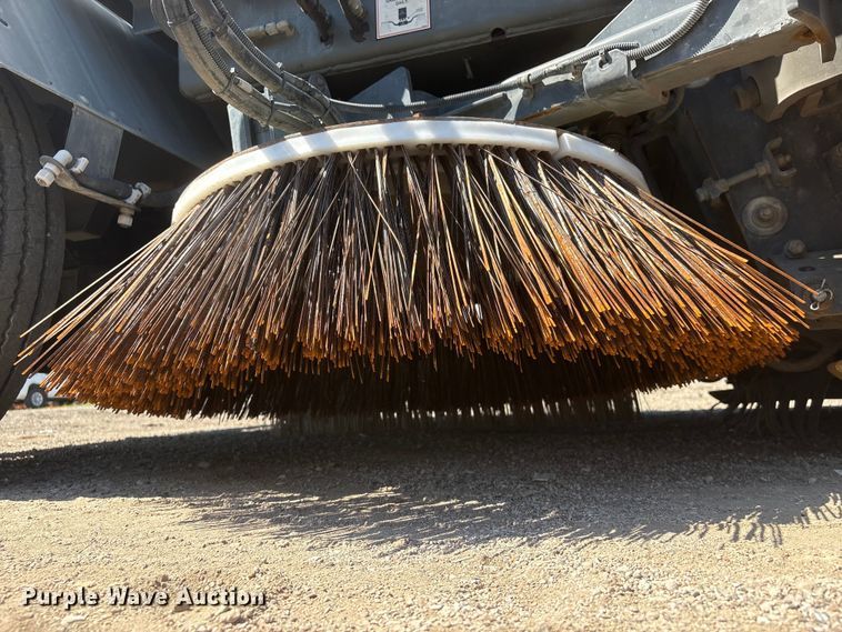 image for item DO5273 2019 Global M4HSD street sweeper truck