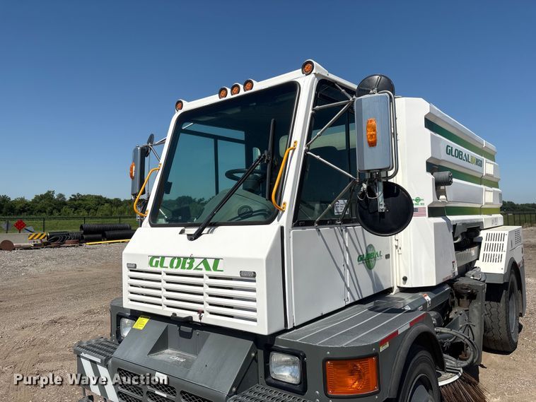 image for item DO5273 2019 Global M4HSD street sweeper truck